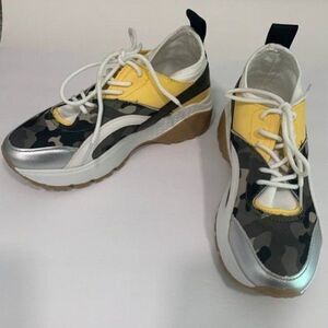 Jessica Carlyle Sidney Sneakers size 6